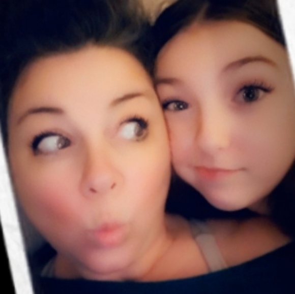 Meet your Posher, Laura - Picture 1 of 1